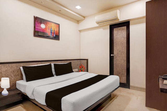 Hotel O Vatva Railway Station Formerly Anmol Palace