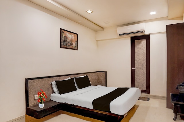 Hotel O Vatva Railway Station Formerly Anmol Palace
