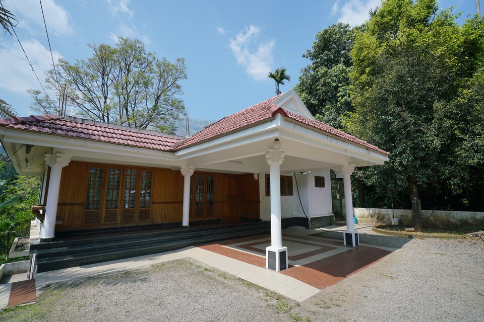 OYO Home 23359 Elegant 2BHK, Anachal, Munnar