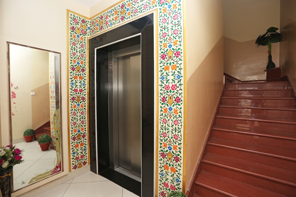 OYO 23395 Hotel Taj & Restaurant, Bikaner, Bikaner