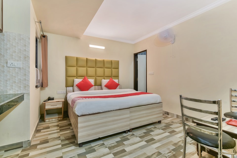 OYO Hotel Clink, Airport Delhi, Delhi Transit