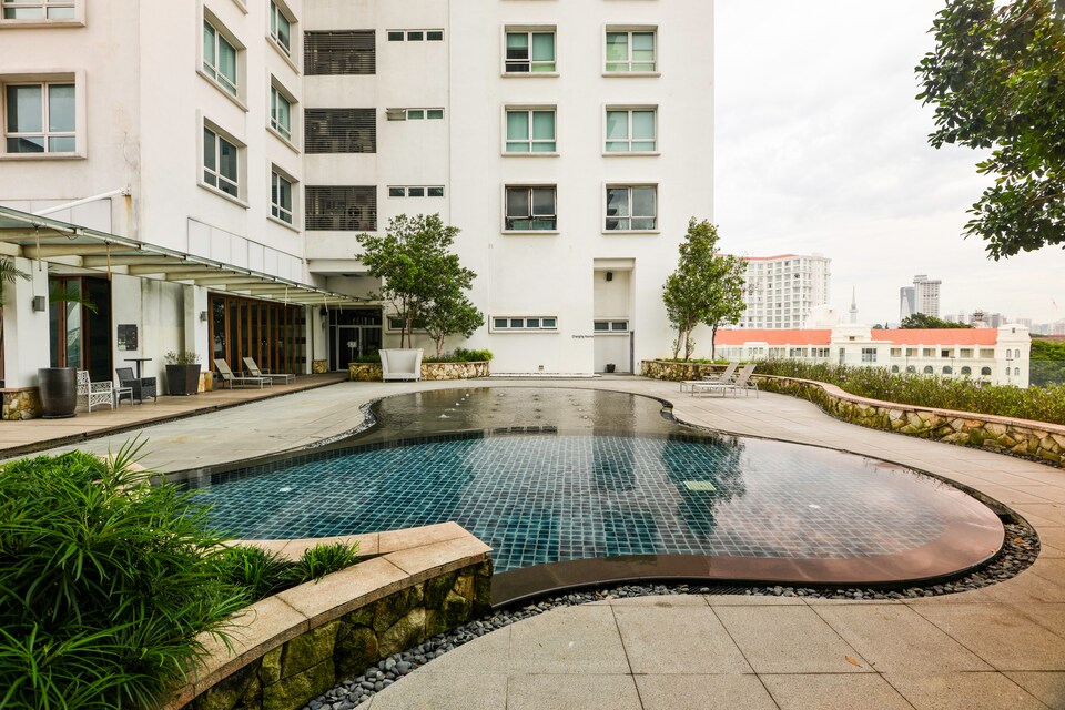 OYO Home 524 Elegant 2BR Dua Sentral, Brickfields, Kuala Lumpur