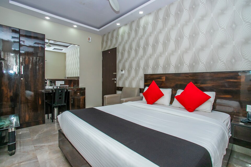 Capital O 23462 Greenwood Premier Suites, Indiranagar Bangalore, Bangalore