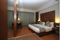 OYO Tsi Hotels Near Leisure Valley Park