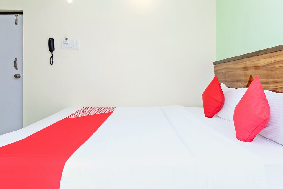 OYO 23476 Shree Mahalaxmi Lodging, Lonavala Market, Lonavala