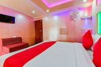 OYO Sht Symphony Premium Sharing Houseboat