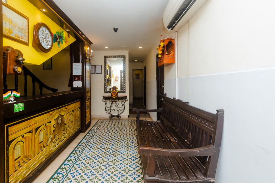 OYO 11279 Hotel Jc Chalet, Juhu, Mumbai