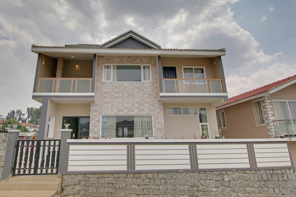 OYO Home 23506 Luxury 2BHK, Ooty Town, Ooty