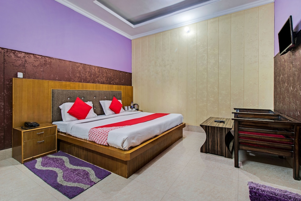 OYO 23520 होटल इशांत और रेस्तरां, Samba, Samba