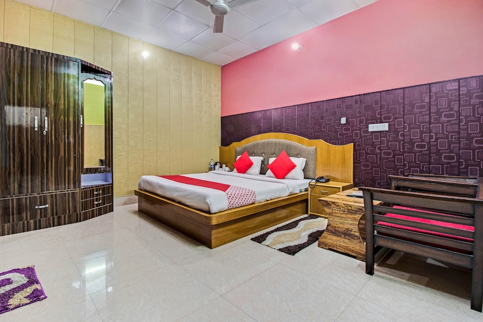 OYO 23520 होटल इशांत और रेस्तरां, Samba, Samba