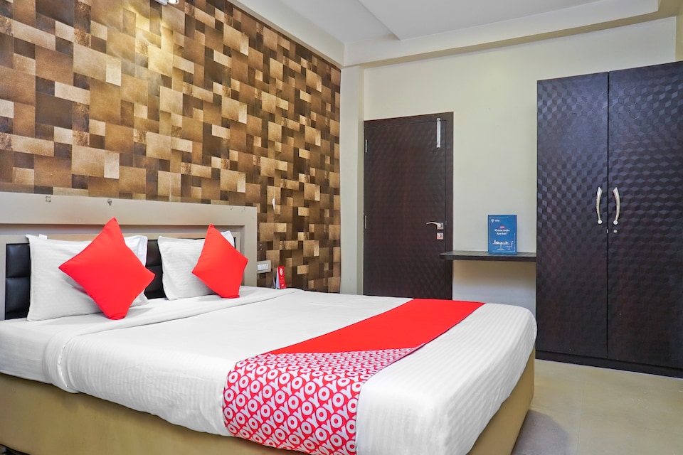OYO 23524 Shades Of Royal, Ahmednagar, Ahmednagar