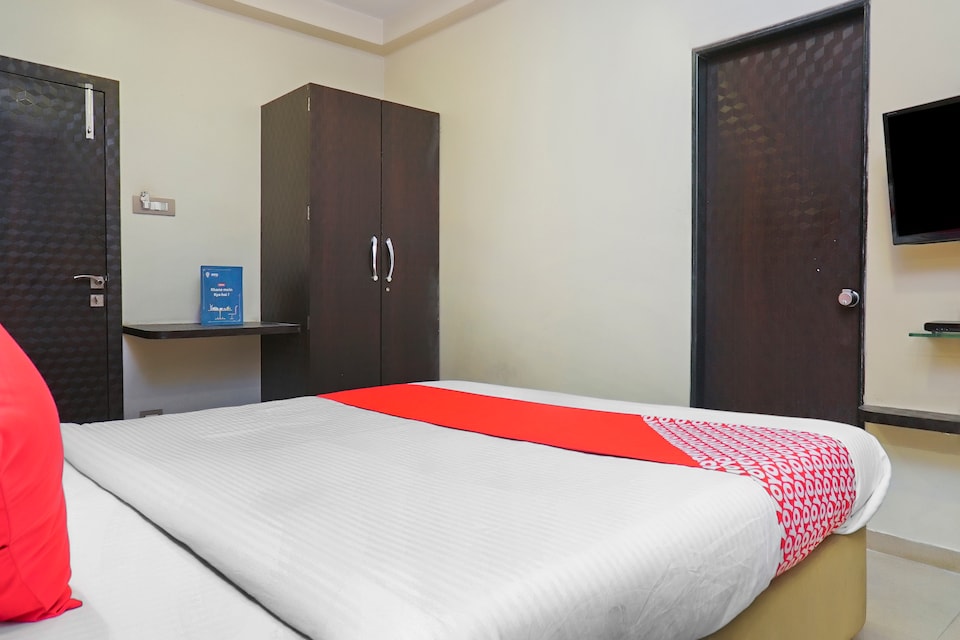 OYO 23524 Shades Of Royal, Ahmednagar, Ahmednagar