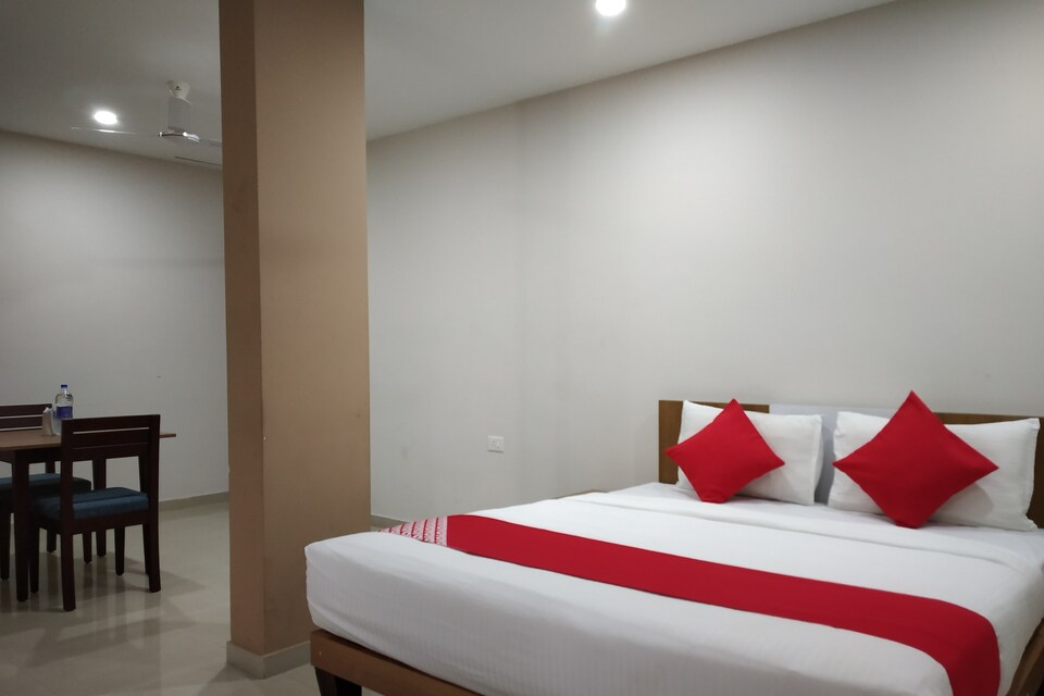 OYO 23526 Excalibur Tower, Ettumannor, Kottayam