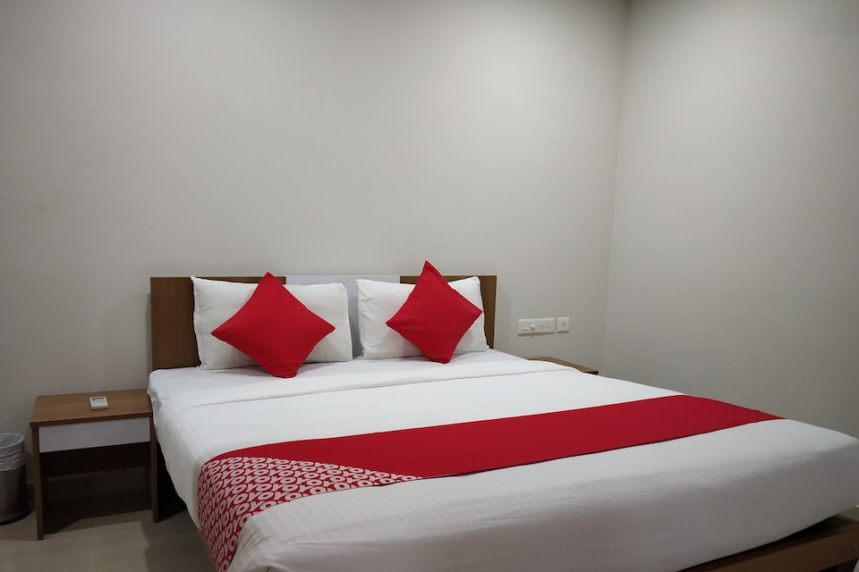 OYO 23526 Excalibur Tower, Ettumannor, Kottayam