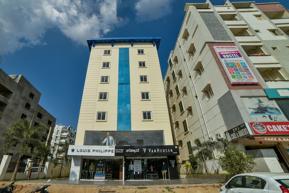 Capital O 23589 Crown Plaza, Gachibowli, Hyderabad