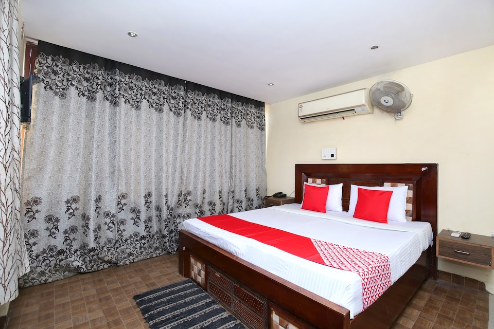 OYO 23596 Hotel Kuber Castle, Zirakpur, Zirakpur