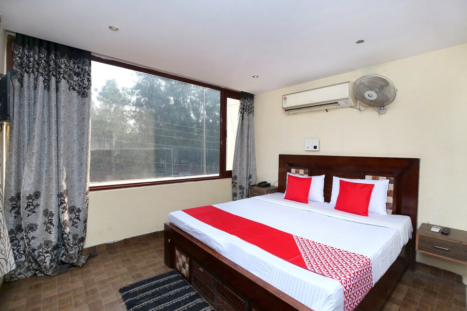 OYO 23596 Hotel Kuber Castle, Zirakpur, Zirakpur