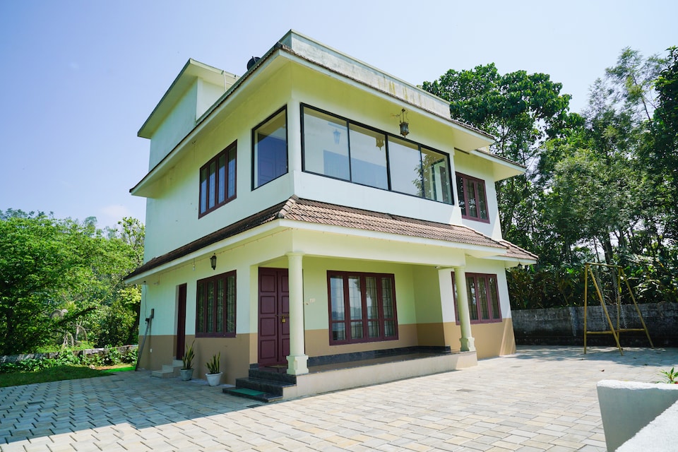 OYO Home 23612 Elegant 2BHK, Anachal, Munnar