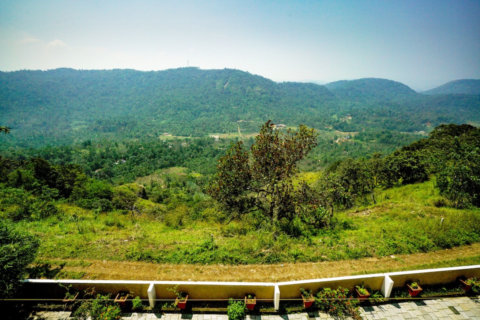 OYO Home 23612 Elegant 2BHK, Anachal, Munnar