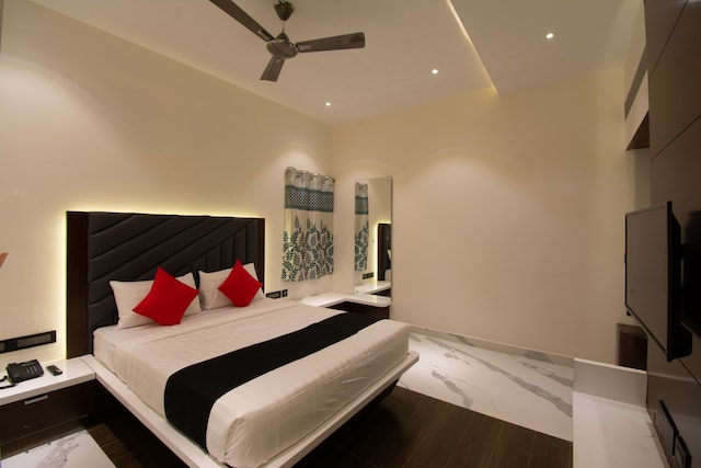 Capital O 23618 Hotel Royal Benza