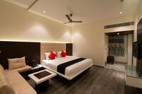 Capital O 23618 Hotel Royal Benza