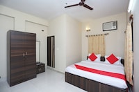 OYO Aakash Bika Guest House Near City Centre Salt Lake