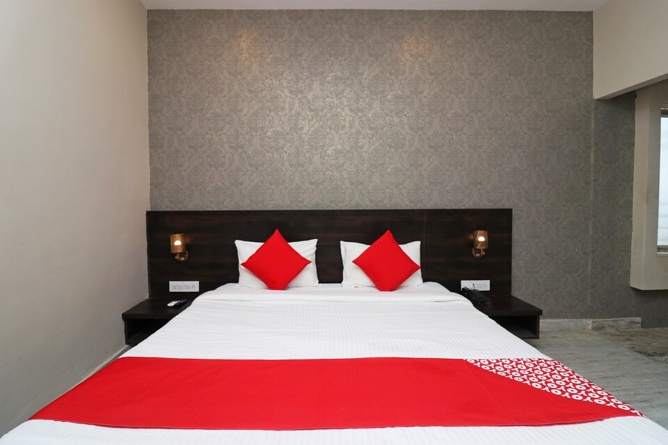 OYO 23639 Krishna Plaza, Airport Road - Raipur, Raipur