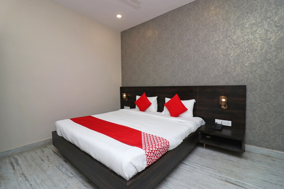 OYO 23639 Krishna Plaza, Airport Road - Raipur, Raipur