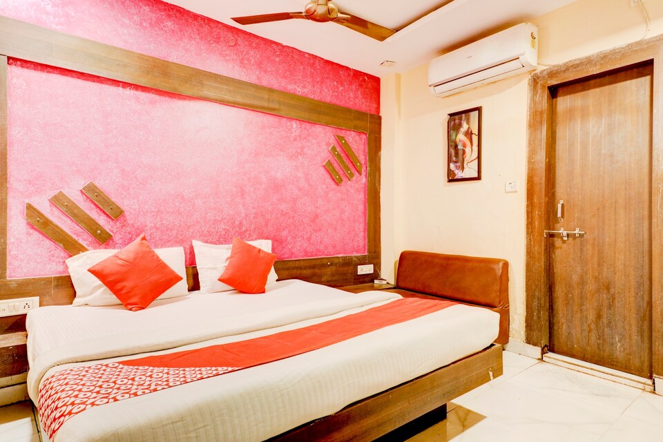 OYO 23647 Hotel Sai Plaza, Hamidia Road Bhopal, Bhopal