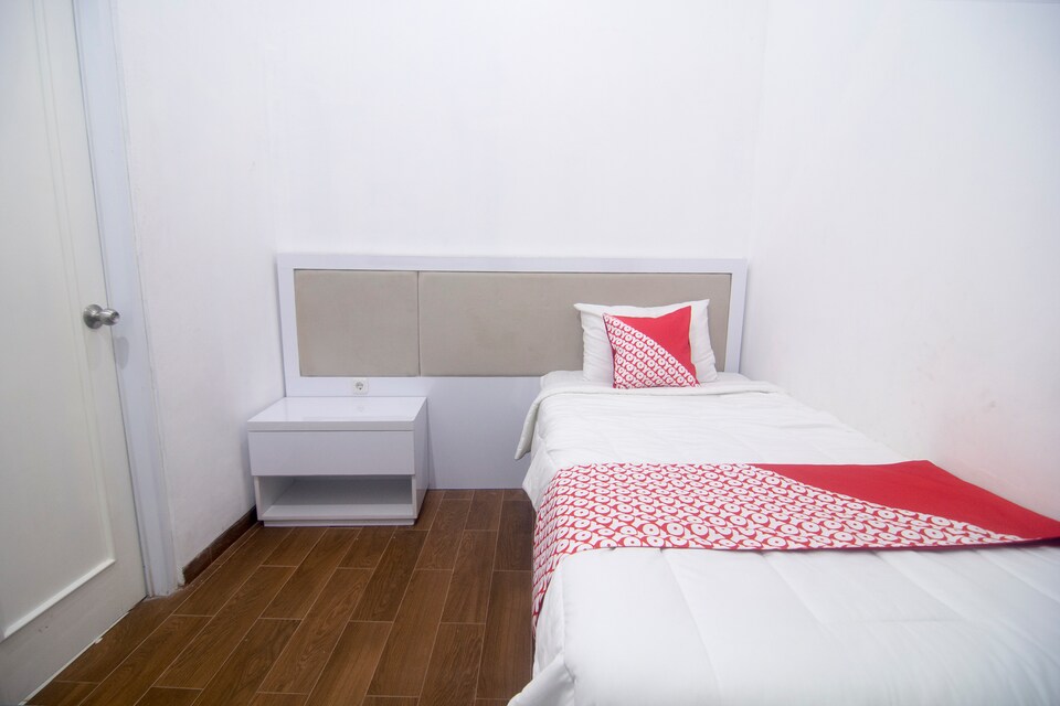 OYO 212 Royal Homy Syariah, Caturtunggal, Yogyakarta