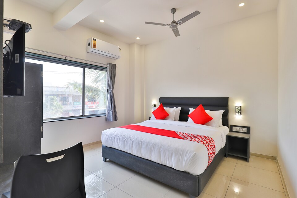 OYO 23669 Nova Hotel New Crossroad, Imitation Market Rajkot, Rajkot