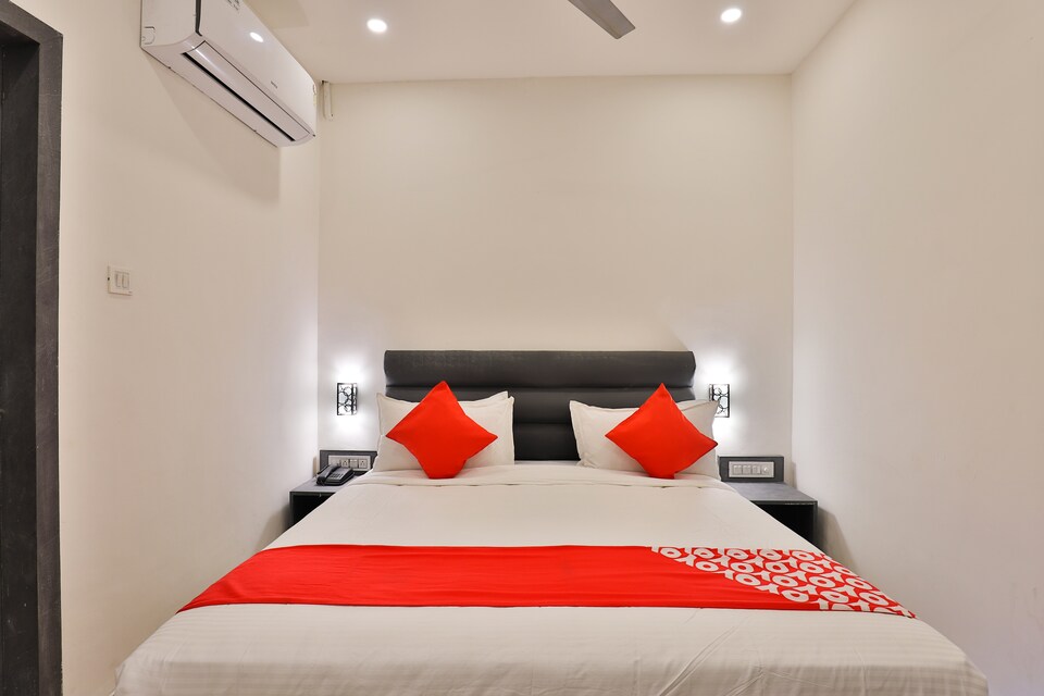 OYO 23669 Nova Hotel New Crossroad, Imitation Market Rajkot, Rajkot