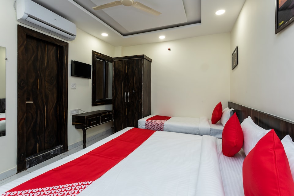 Collection O 23700 HOTEL HTC, Hamidia Road Bhopal, Bhopal