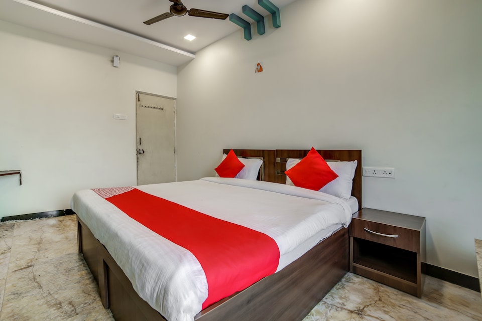 OYO 23706 Super Deluxe Guest House, Bus Stand Nagpur, Nagpur