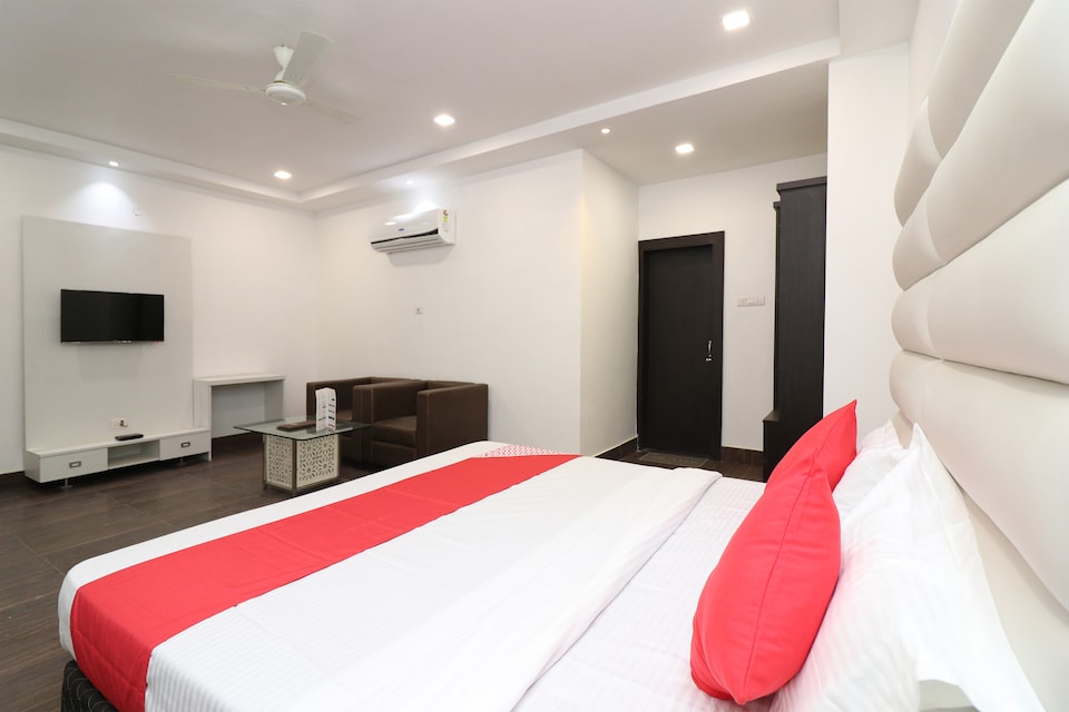 OYO 23722 Hotel Avaa Continental, Kanpur Central, Kanpur