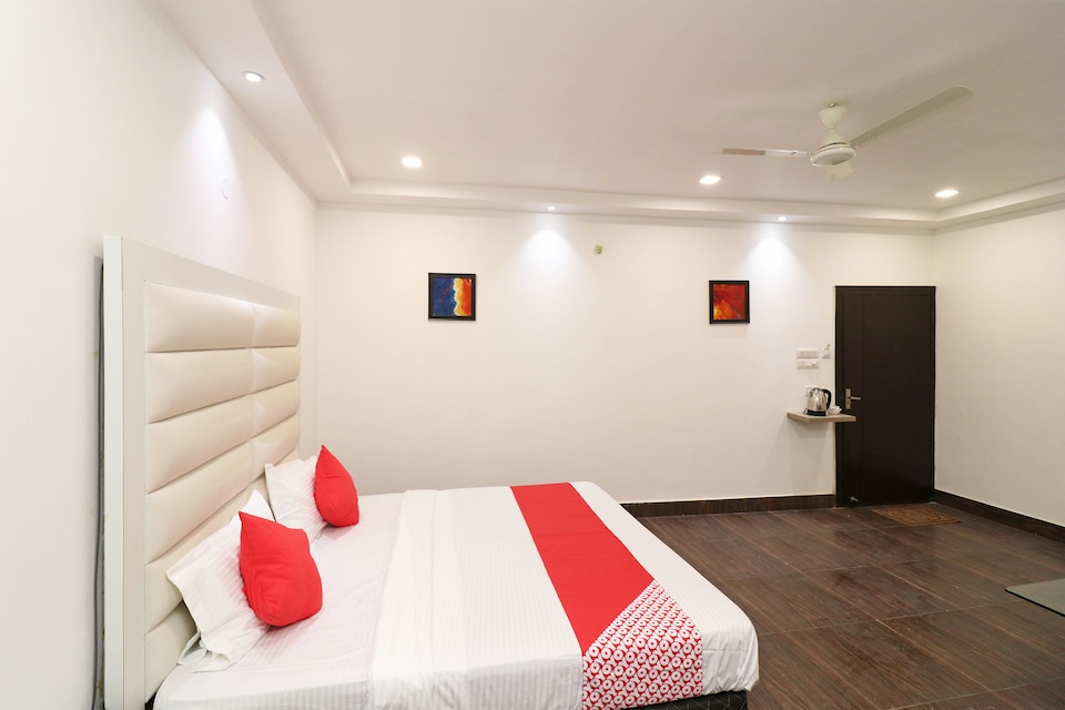 OYO 23722 Hotel Avaa Continental, Kanpur Central, Kanpur