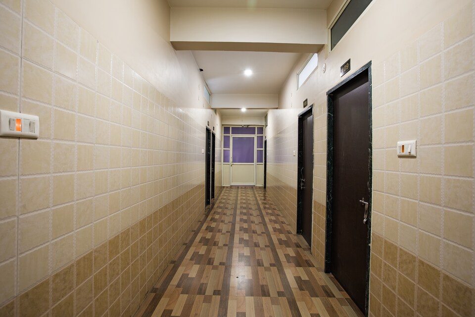 SPOT ON 23725 Jay Shanti Palace Hotel, Dewas City, Dewas