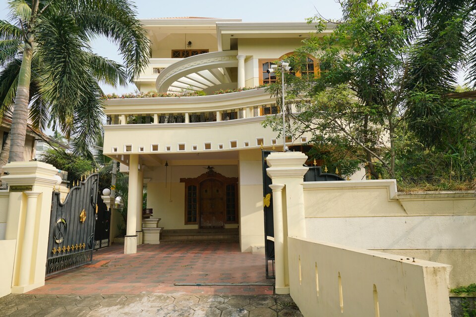 OYO Home 23730 Modern Ayilyath Golden Residency 1BR, Thampanoor Trivandrum, Trivandrum