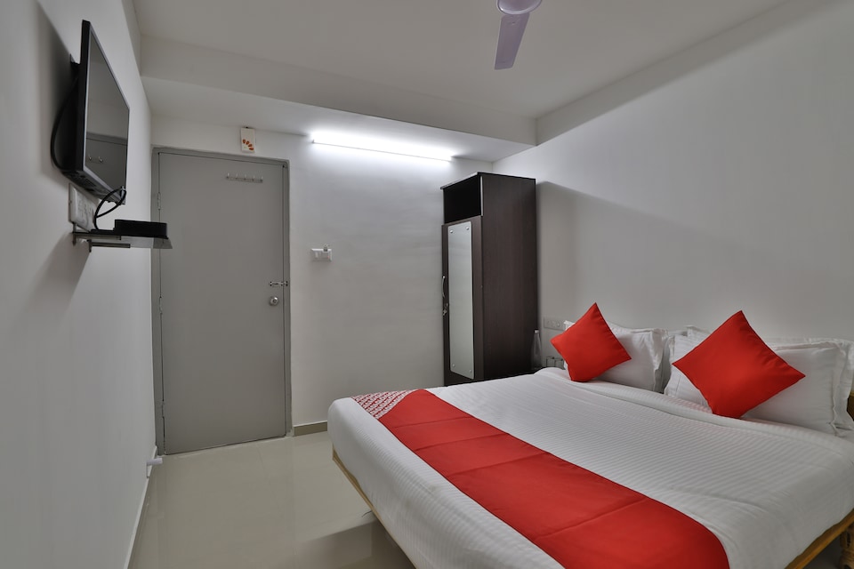 Live on AHM698, Vastrapur Ahmedabad, अहमदाबाद