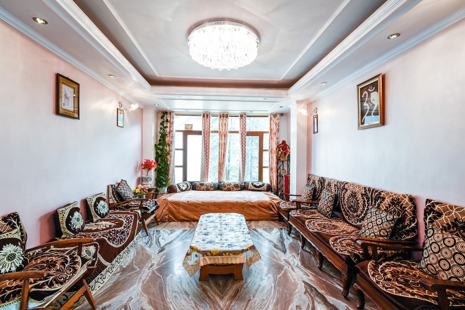 OYO Home 24032 Cheerful 3BHK Kanlog, ISBT Tutikandi, Shimla
