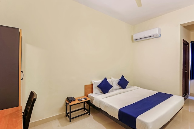 OYO Flagship 24039 DA Abhinandan Land