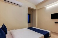 OYO Flagship 24039 DA Abhinandan Land