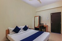 OYO Flagship 24039 DA Abhinandan Land