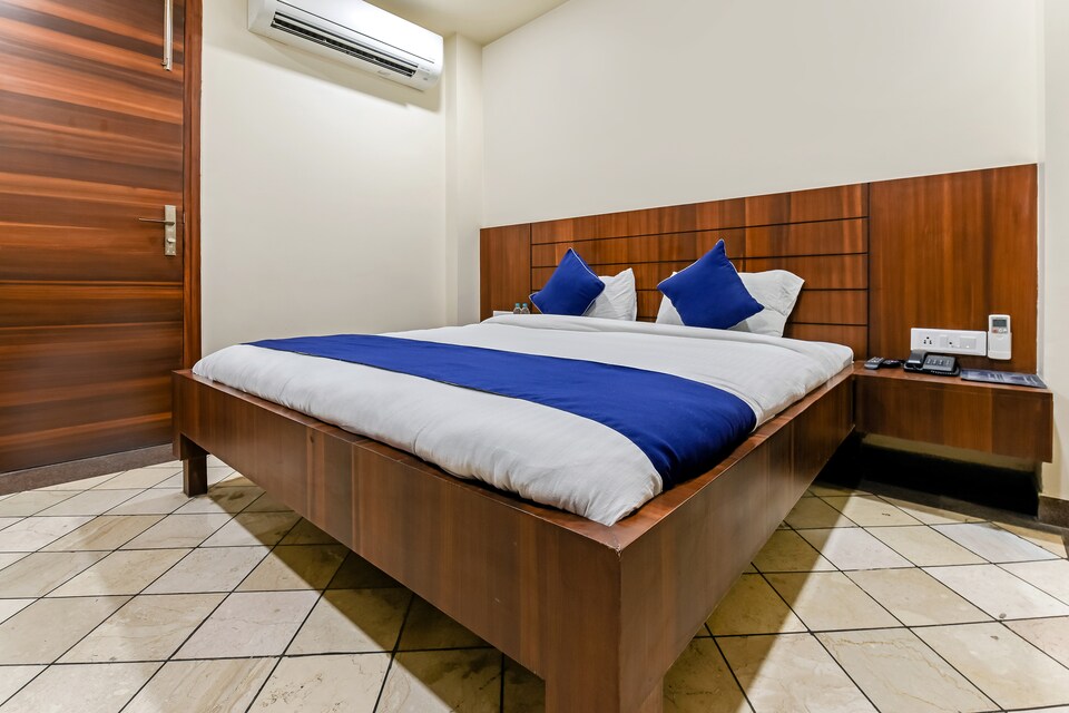 Live on Del2406, Anand Vihar Delhi, Delhi