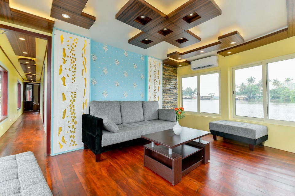 OYO 24058 Houseboat My Trip 3BHK Luxury, Alappuzha Backwaters, Punnamada Alleppey