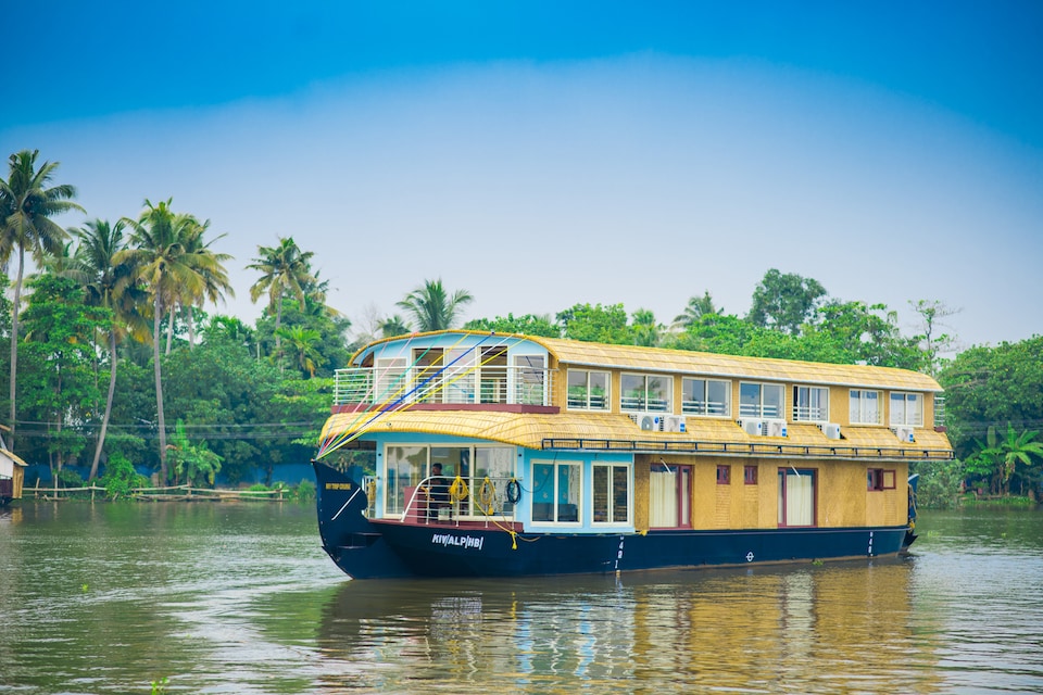 OYO 24058 Houseboat My Trip 3BHK Luxury, Alappuzha Backwaters, Punnamada Alleppey