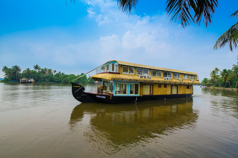 OYO 24058 Houseboat My Trip 3BHK Luxury, Alappuzha Backwaters, Punnamada Alleppey