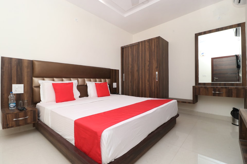 OYO 24071 Jasco Royal Inn, Golden Temple Road Amritsar, Amritsar