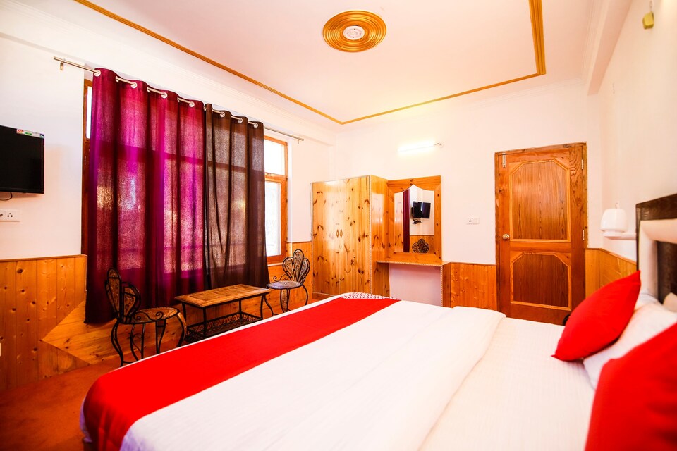 OYO Hotel Touchwood Shubh Dev, Naggar Road, मनाली