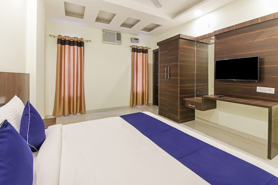 OYO Flagship 24076 Dwarka Sector 9 Metro, Airport-Dwarka Delhi, Delhi